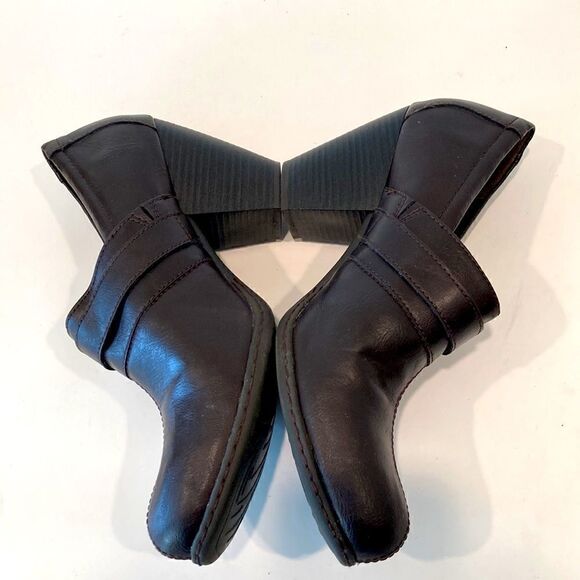 Born Brown Leather Healed Ankle Bootie Size 7.5 - Picture 4 of 9